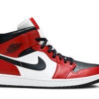 Air Jordan 1 Mid 'Chicago Black Toe' 554724-069
