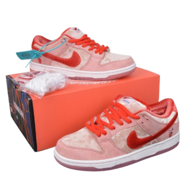 Nike SB Dunk Low StrangeLove Skateboards OG0424129