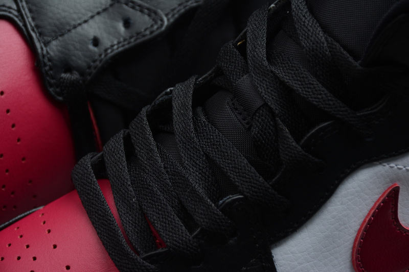 Air Jordan 1 Mid Bred Toe OG0815144