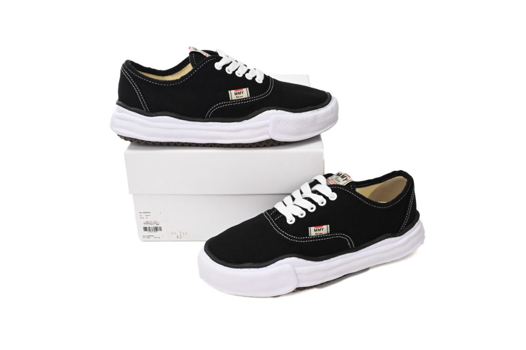 MIHARA YASUHIRO Black And White OKLU2026251