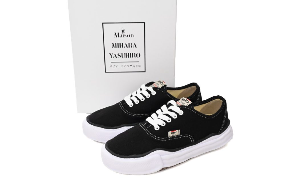 MIHARA YASUHIRO Black And White OKLU2026251