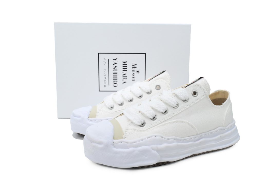 MIHARA YASUHIRO White OKLU2026266