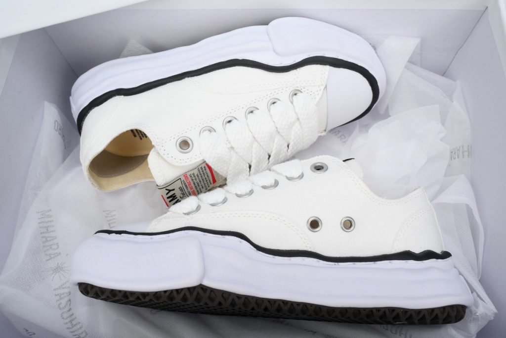MIHARA YASUHIRO White White and Black Lines OKLU2026272