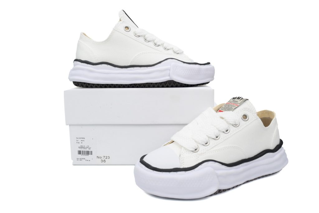 MIHARA YASUHIRO White White and Black Lines OKLU2026272