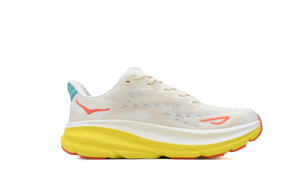 HOKA Clifton 9 ‘Eggnog Passion Fruit’ OKLU2026373