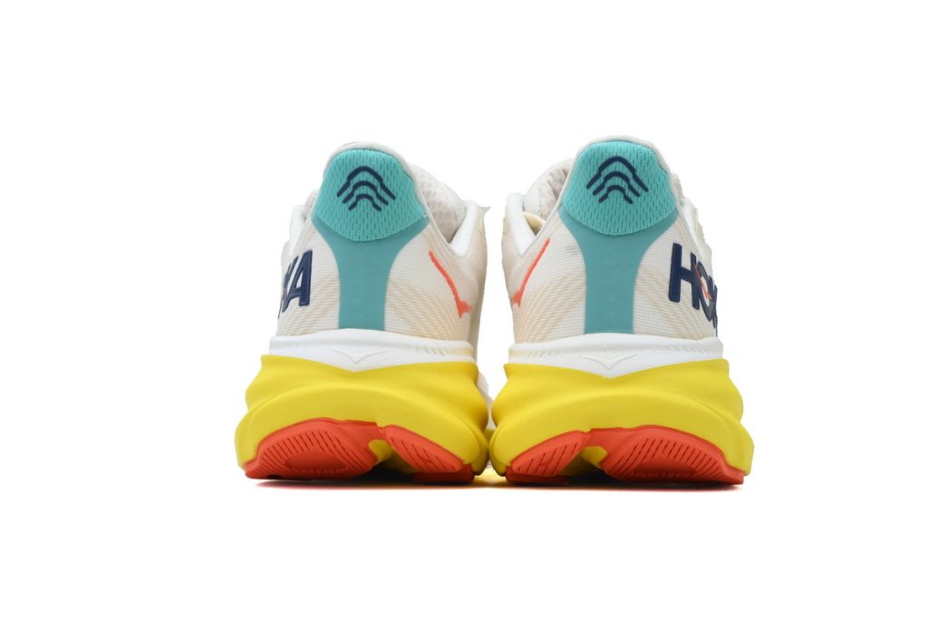 HOKA Clifton 9 ‘Eggnog Passion Fruit’ OKLU2026373