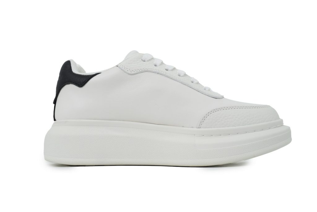 Alexander McQueen Sneaker Black Tail OKLU2026475