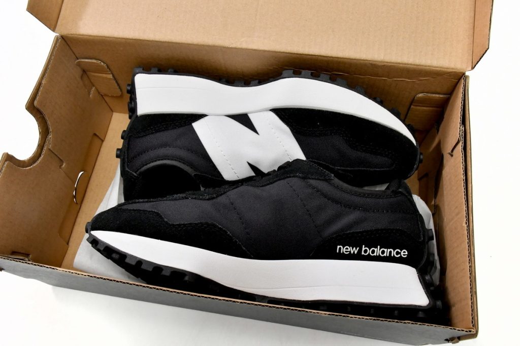New Balance 327 Black OKLU2026734