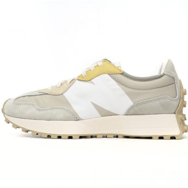 New Balance 327 Cream Coloured OKLU2026735