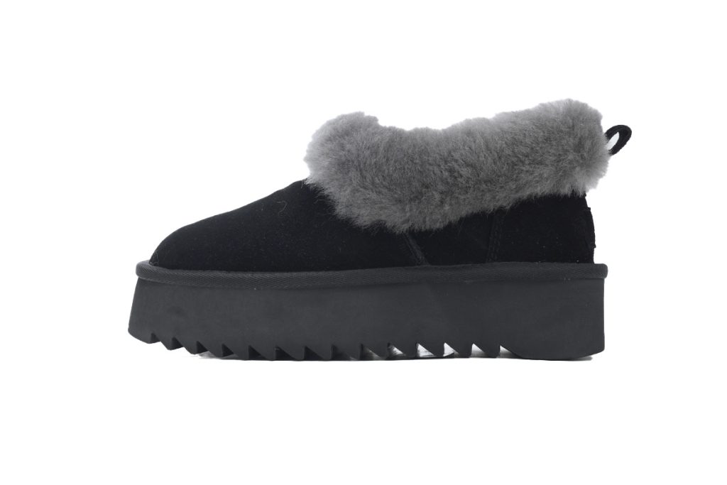 UGG thick soled black snow boots OKLU2026956