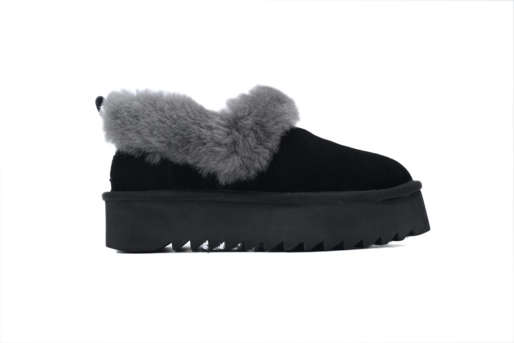 UGG thick soled black snow boots OKLU2026956