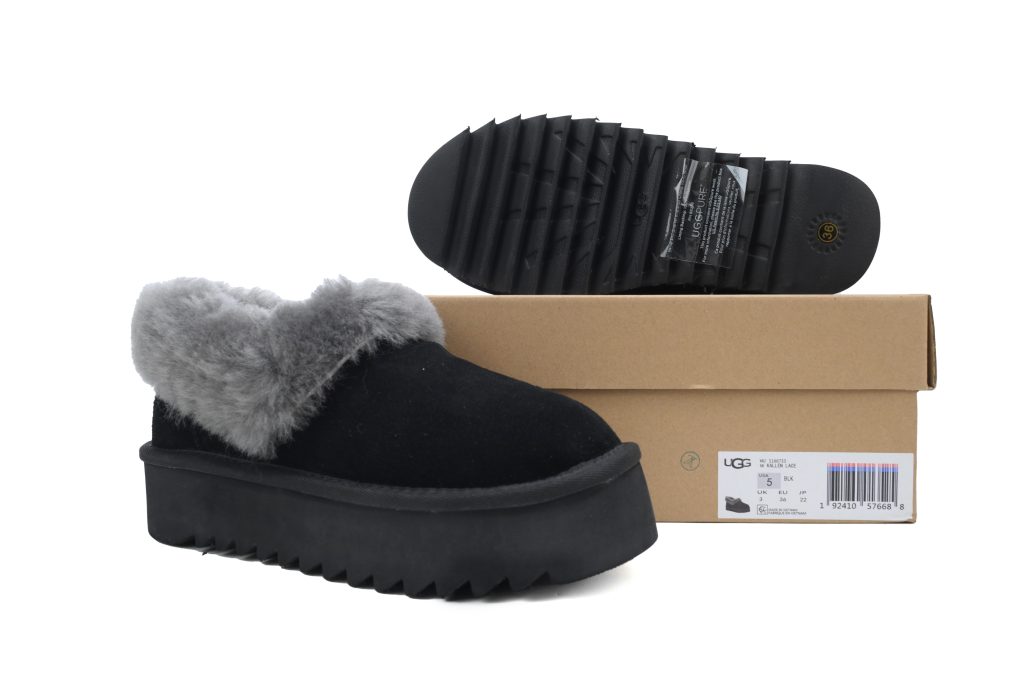 UGG thick soled black snow boots OKLU2026956