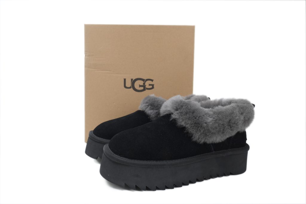UGG thick soled black snow boots OKLU2026956