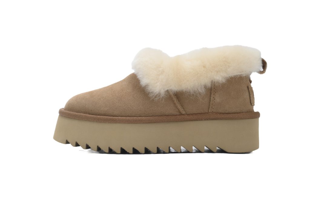 UGG thick soled black snow boots OKLU2026957