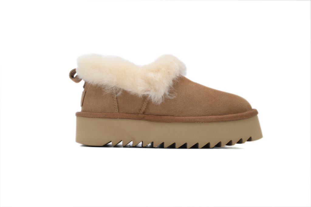UGG thick soled black snow boots OKLU2026957