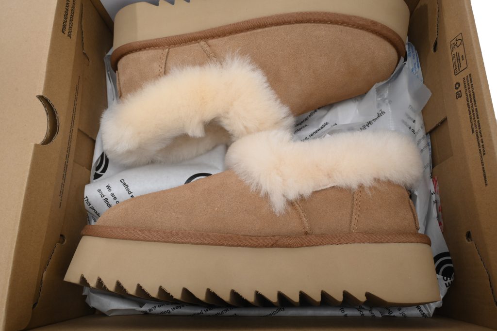 UGG thick soled black snow boots OKLU2026957