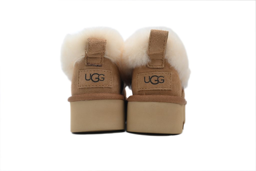 UGG thick soled black snow boots OKLU2026957