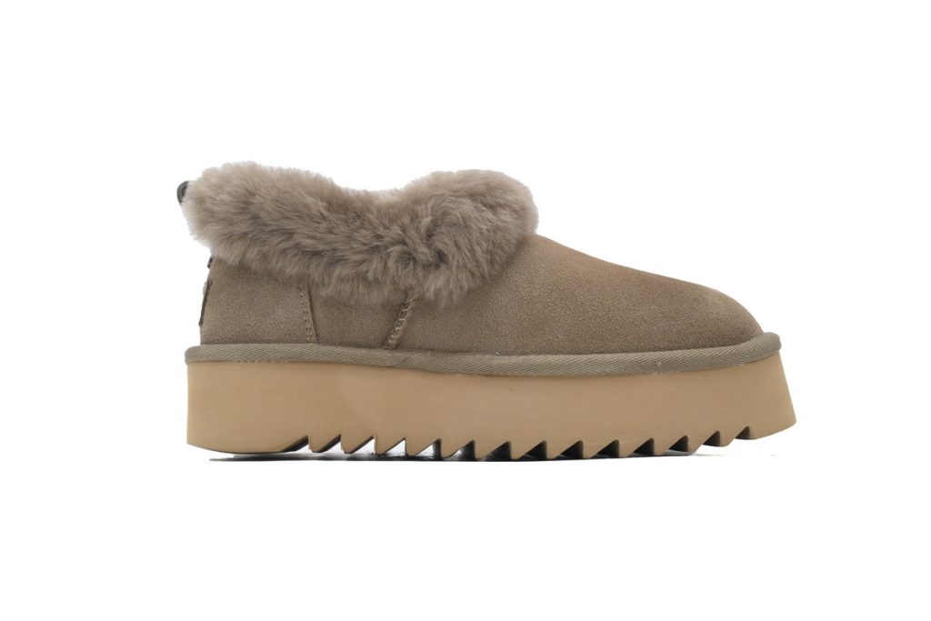 UGG thick soled brown snow boots OKLU2026958