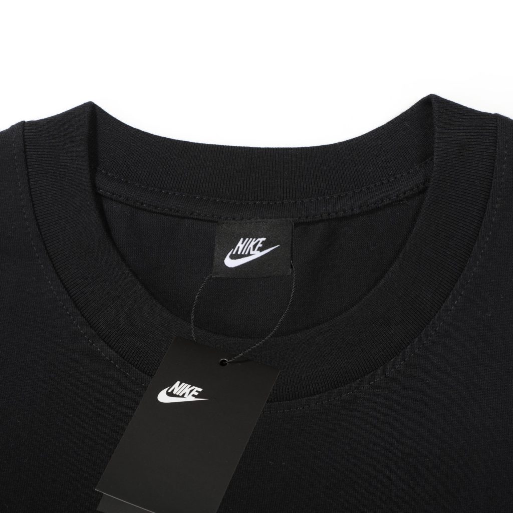 Nike Small Chest Embroidered Logo Long Sleeve Tee Black OKZY20261642