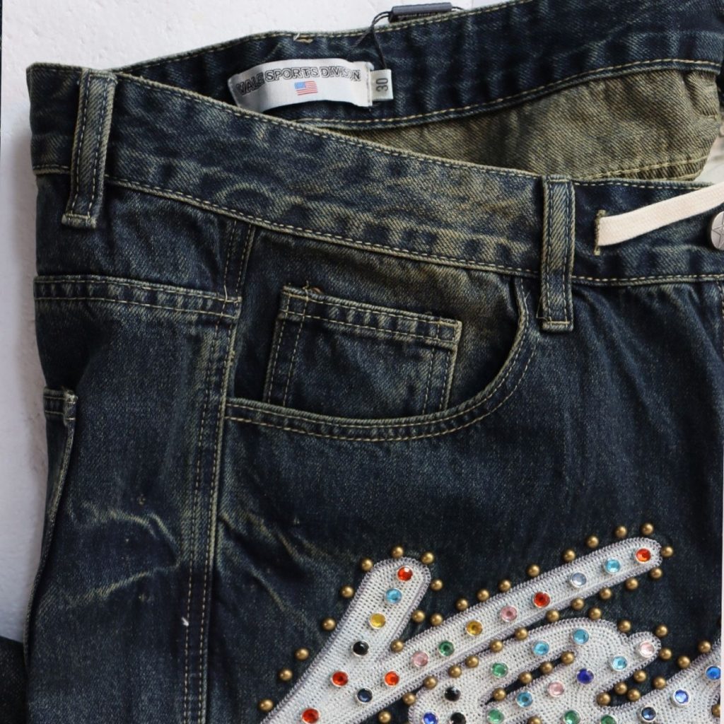 Valley Vintage Wash Rhinestone Distressed Jeans OKZY2026219